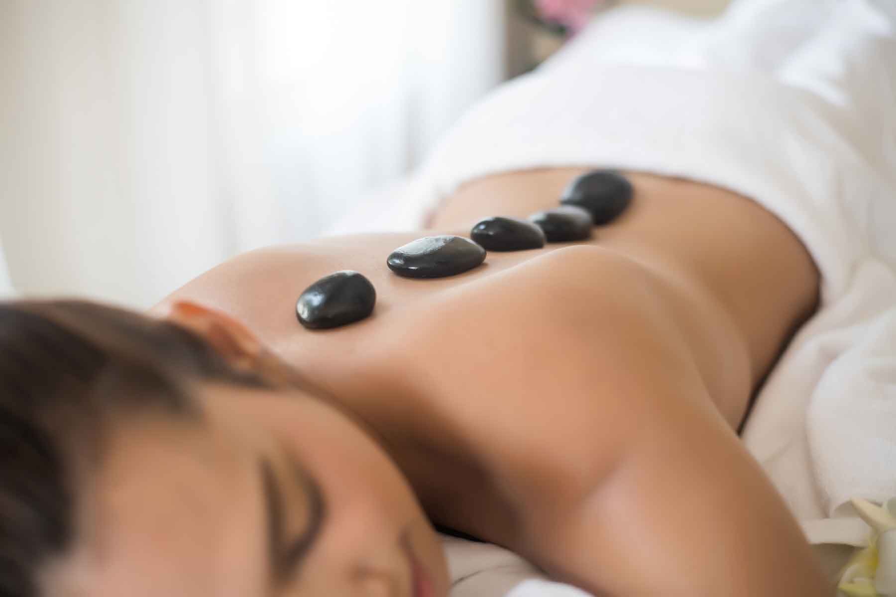 Hot-Stone Ganzkörper-Massage Hot-Stone Ganzkörper-Massage